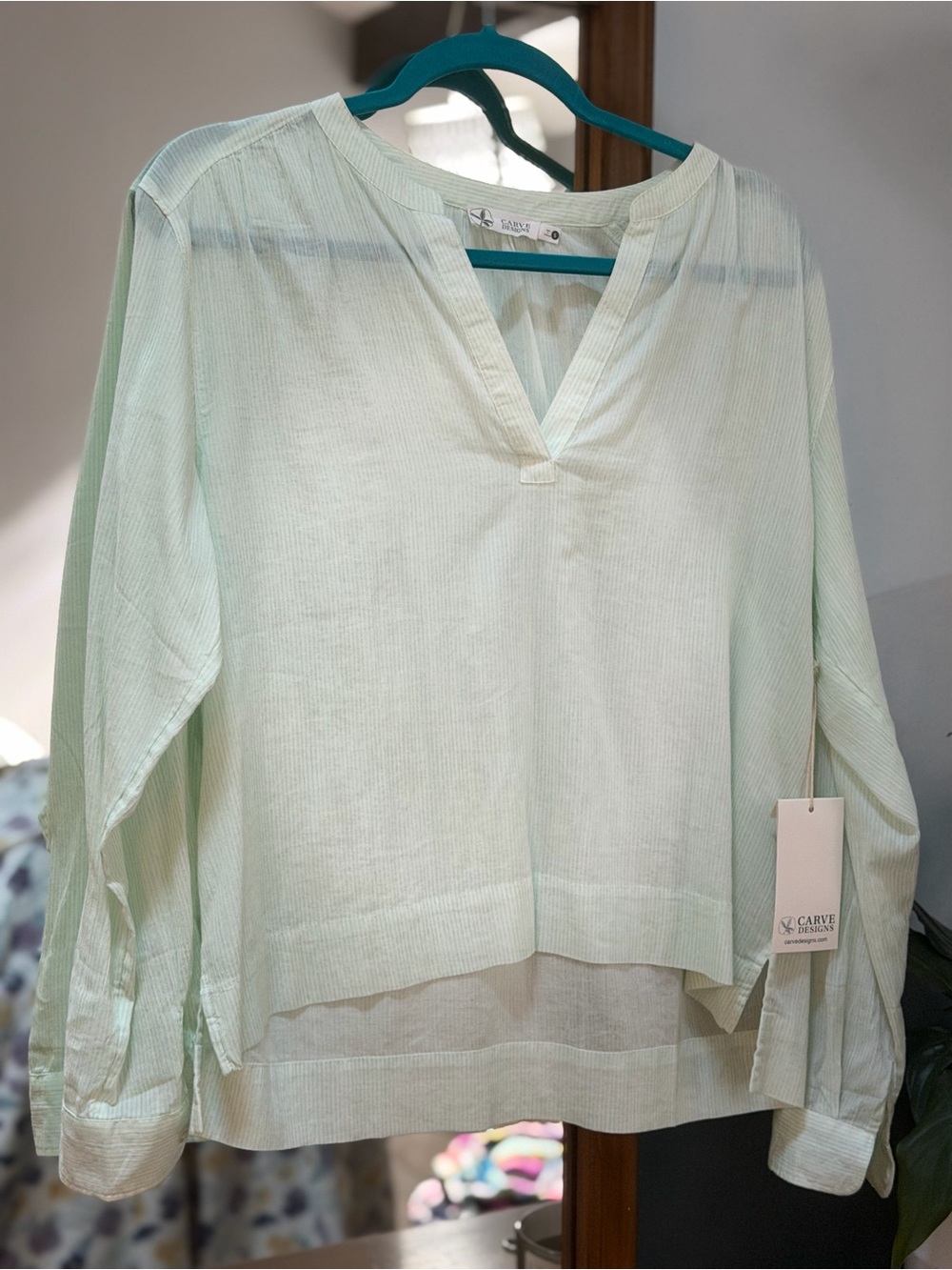 CARVE Designs Women's Mint V-Neck Long Sleeve Top Swim cover-up NWT- New
